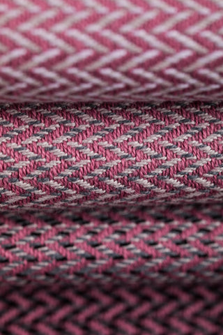 Long woven wrap in Print Little Herringbone Ombre Pink.